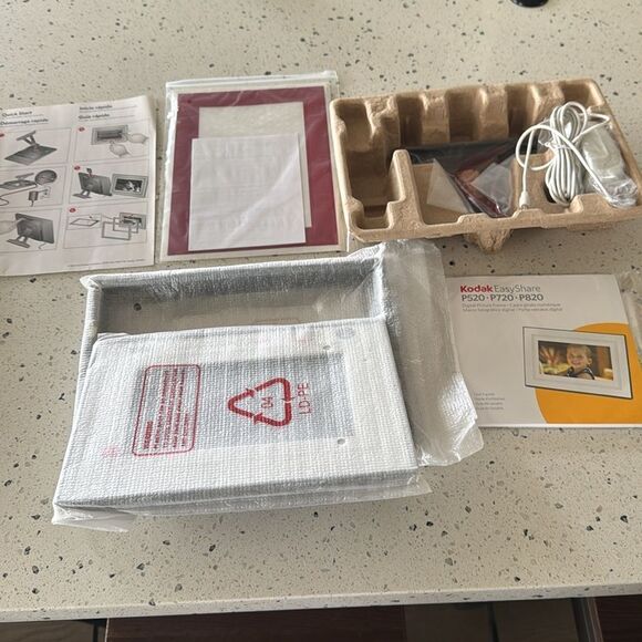 Kodak EasyShare P720 Digital Frame 7” with Home Decor Kit NOB - Picture 2 of 8